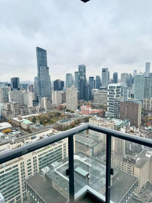 Cozy Condo Near Eatoncentre Mall Toronto Exteriör bild