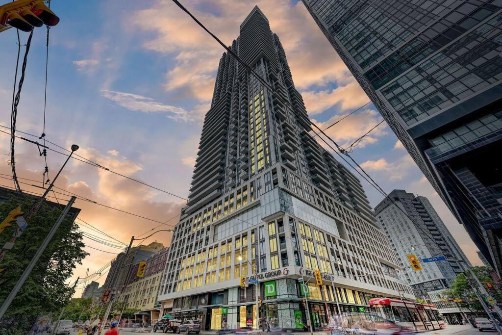 Cozy Condo Near Eatoncentre Mall Toronto Exteriör bild